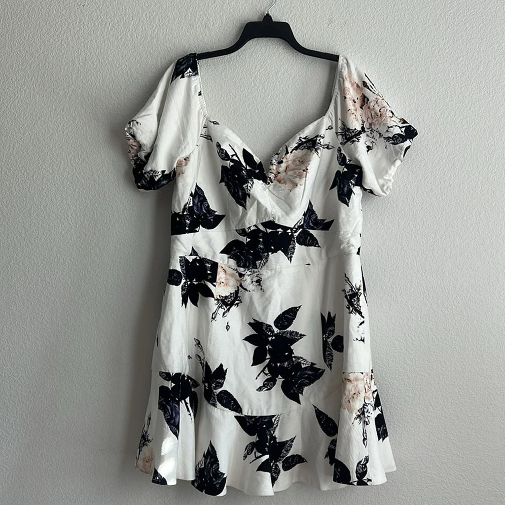 City Chic Aria Floral Dress in Cream, NWT, Size M/18