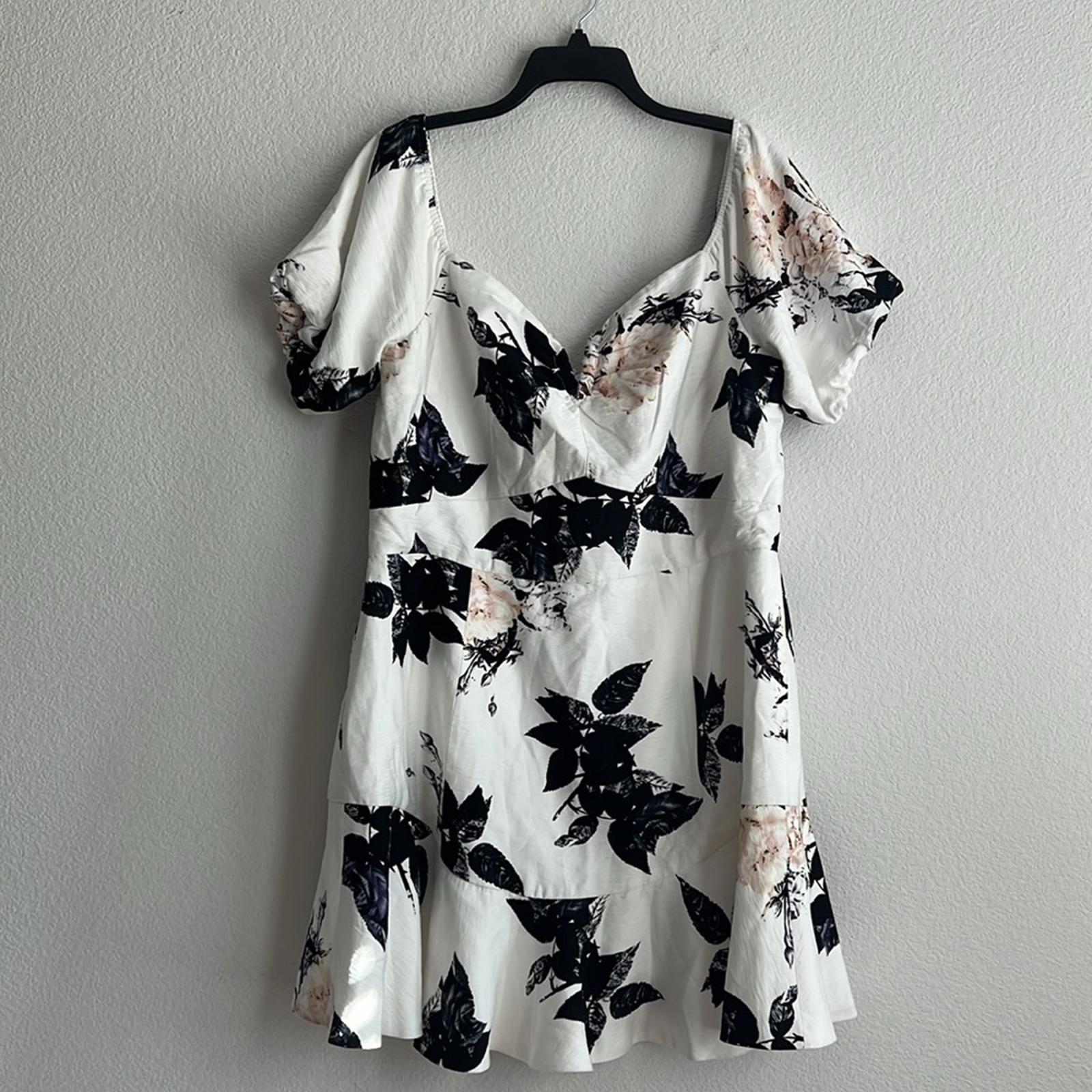 City Chic Aria Floral Dress in Cream, NWT, Size M/18