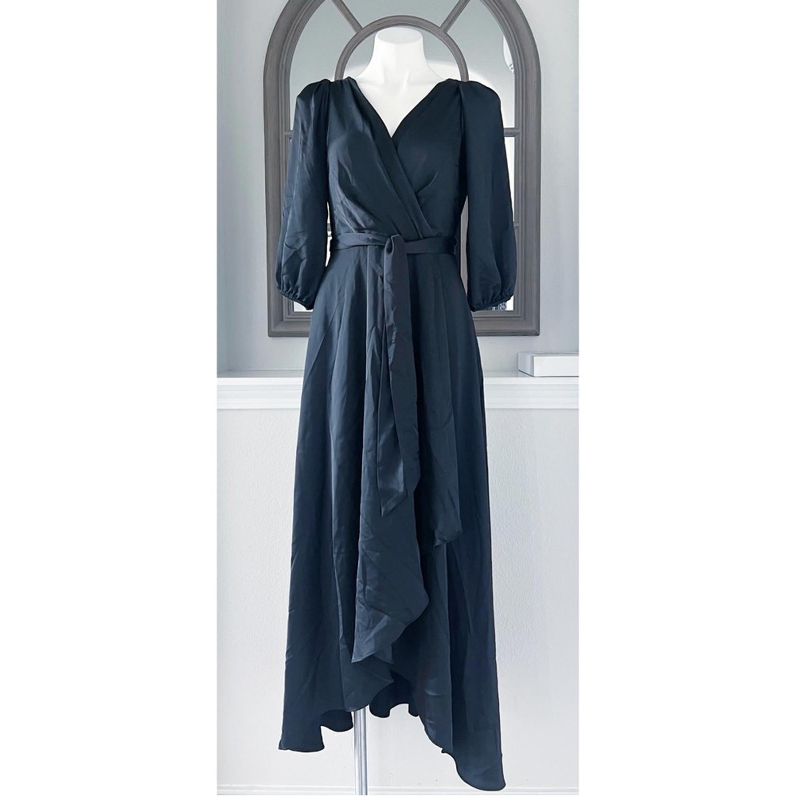 DKNY Balloon-Sleeve Satin Gown in Black, Size 6 New w/Tag Retail $229