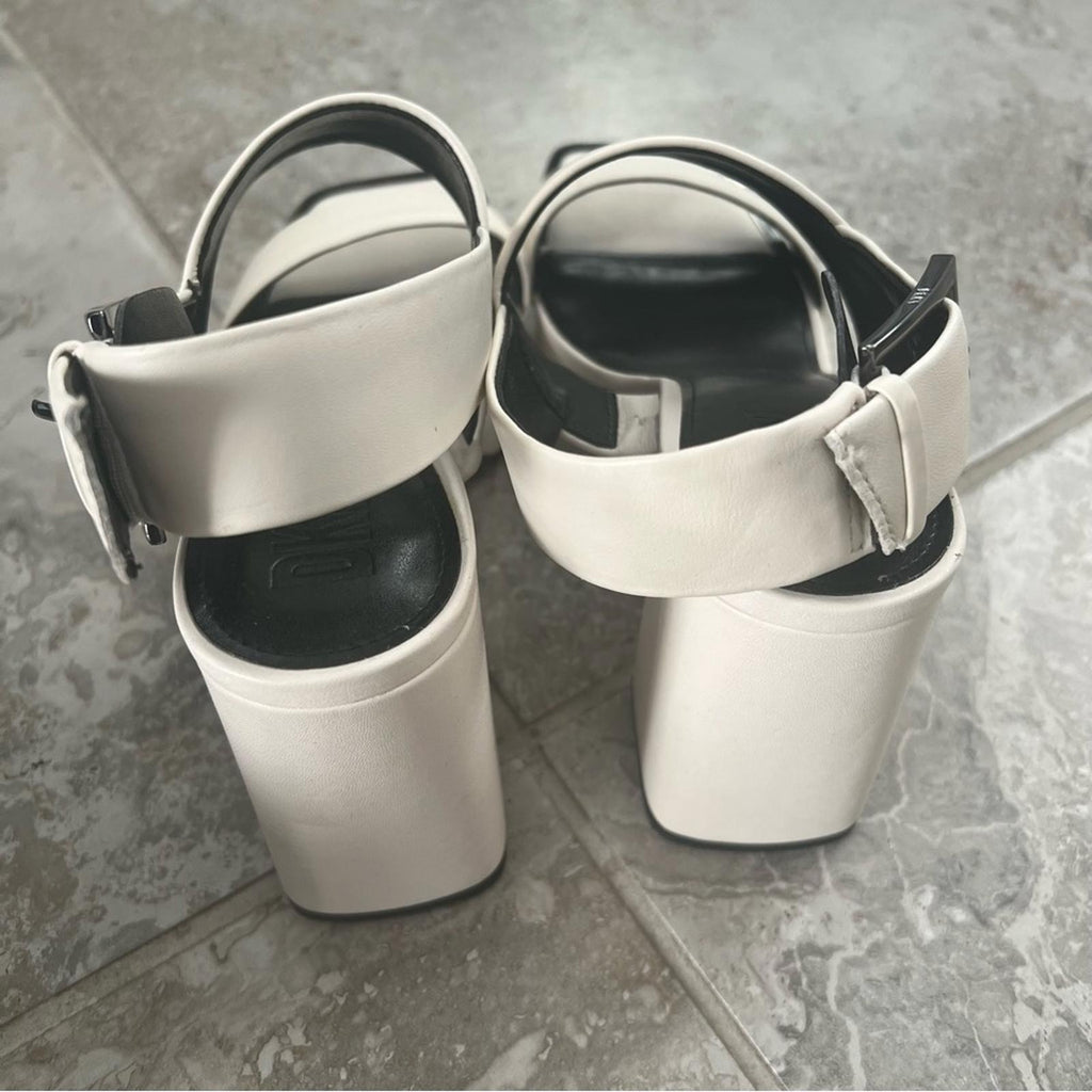 DKNY Bibiana Platform Sandals in Cream Size 9, Comes in Original Box Retail $139