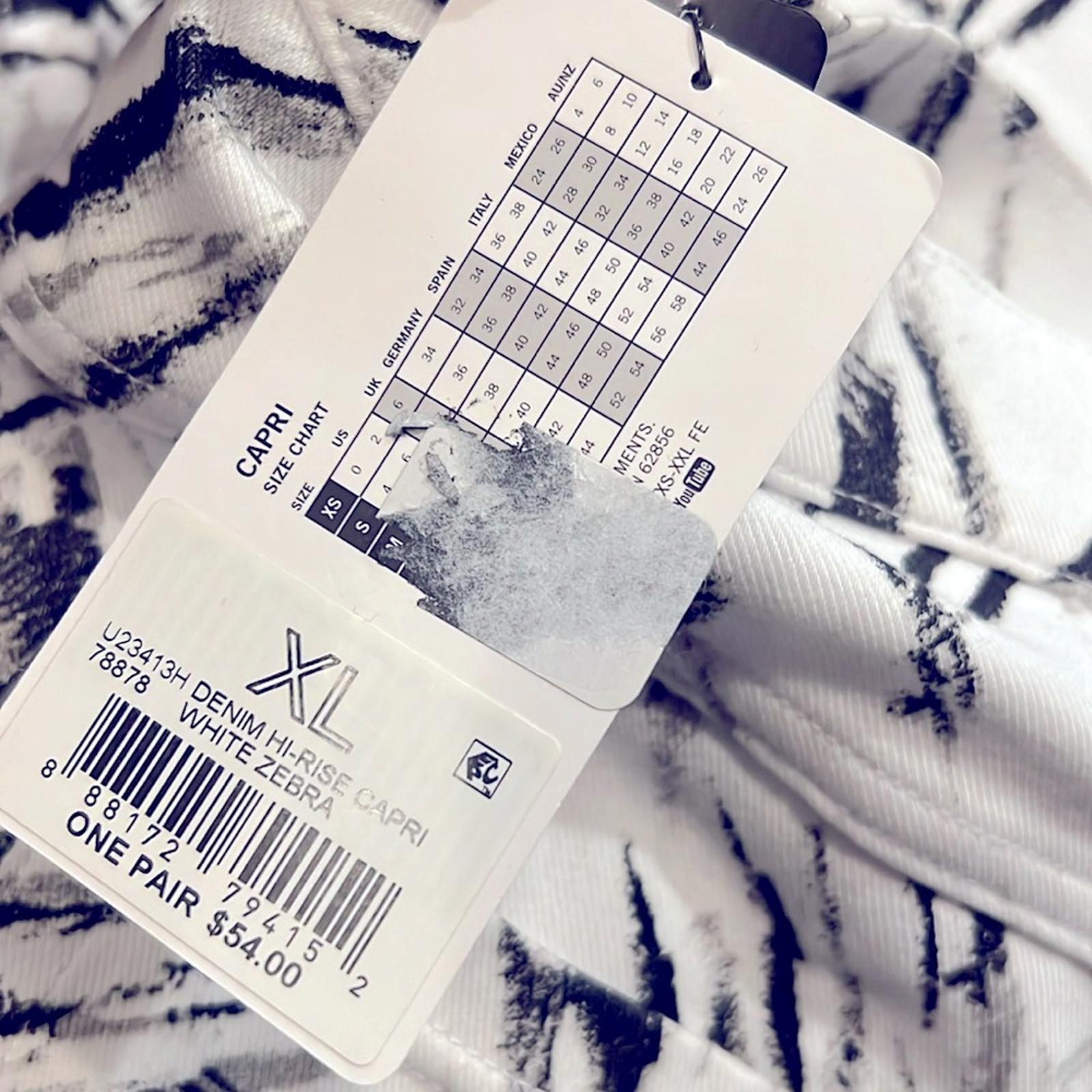 HUE High Rise Denim Capri White Zebra Pants, NEW, Size XL, Retail $54