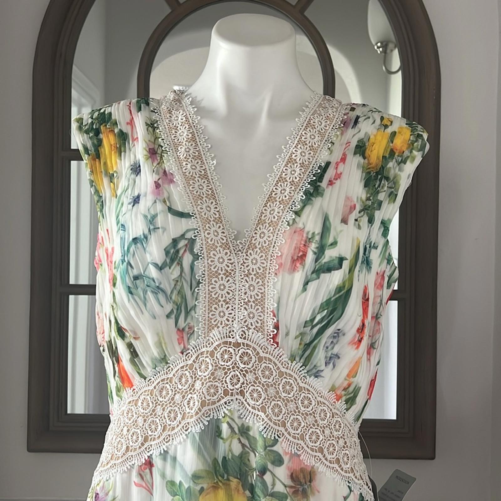 Tadashi Shoji Floral Pleat Chiffon Trumpet Gown White Floral, Size 10 NWT $588
