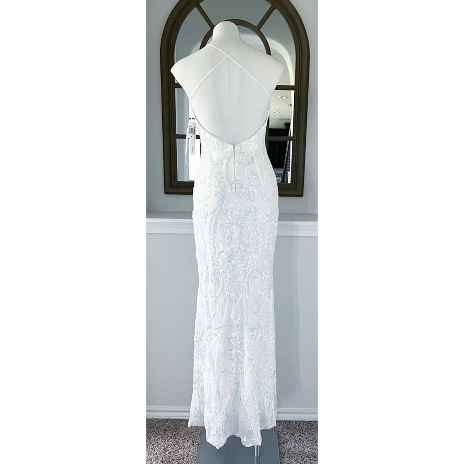 Aqua x Bloomingdale’s Filigree Sequin Gown in White Size 4 New w/Tag Retail $338