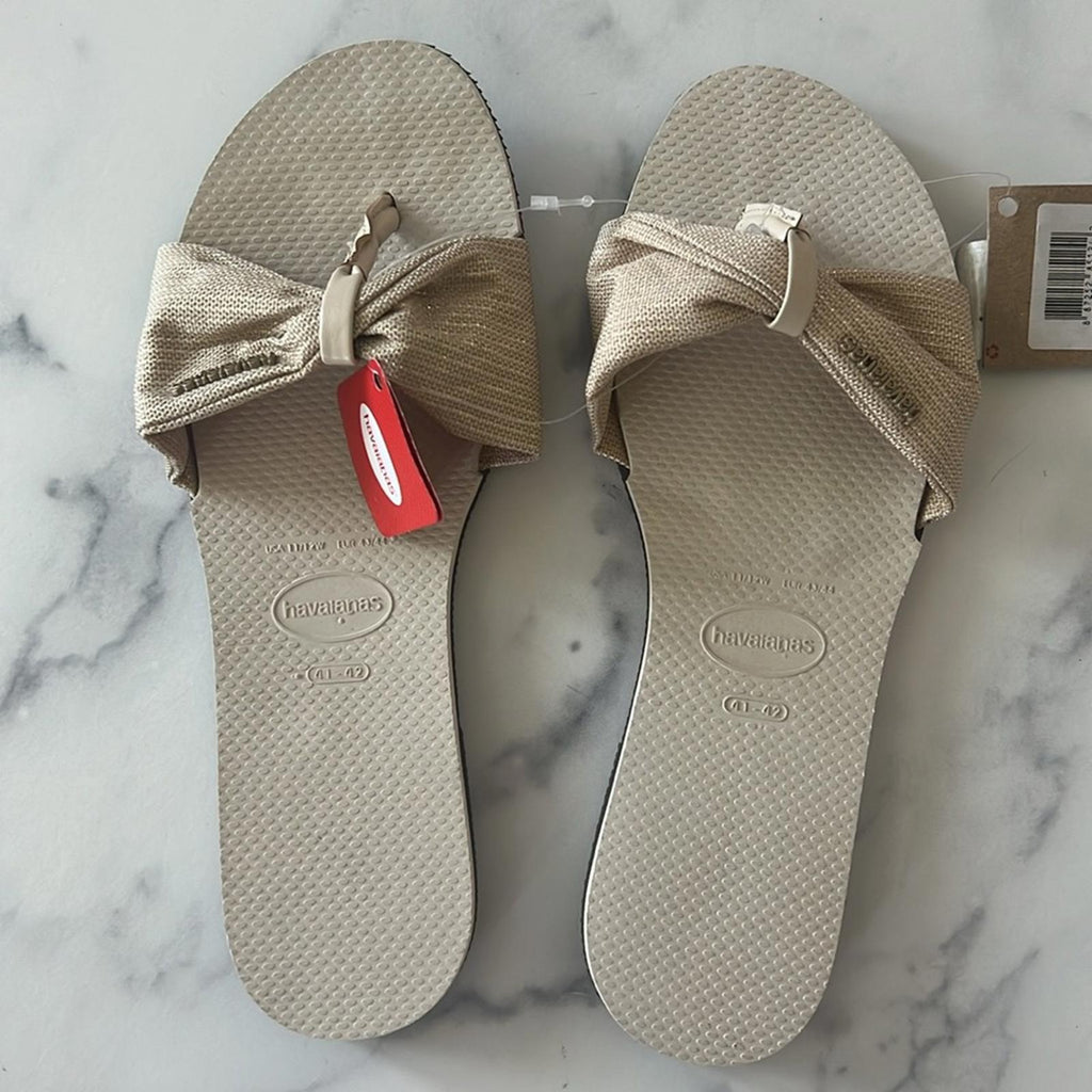 NWT Havaianas Beige Thong Bow Sandals, Size EU 41-42 (US 11-12W) New w/Tag