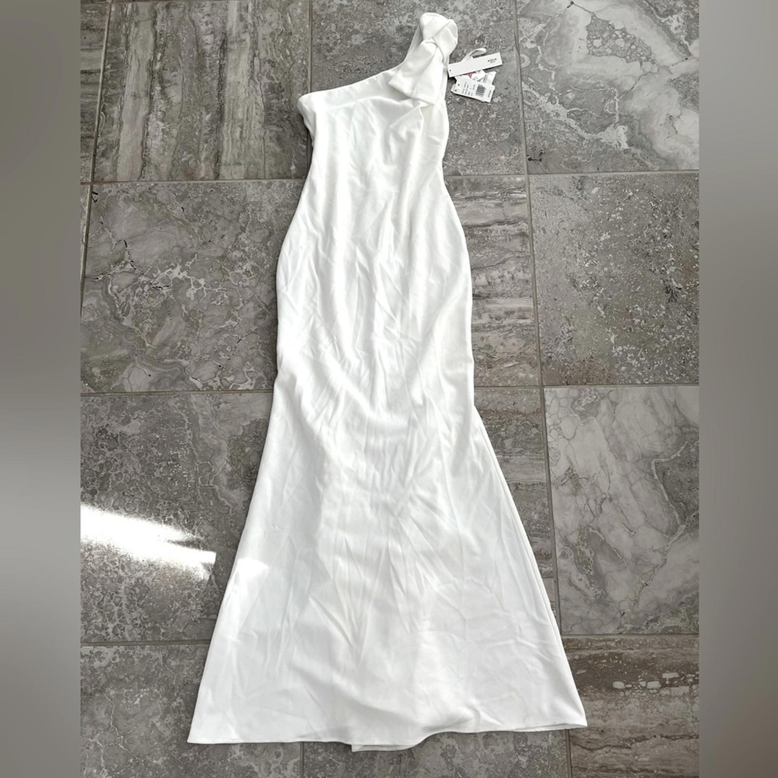 AQUA Scuba Bow One Shoulder Mermaid Gown in White, Size 2 New w/Tag (SOLD OUT)