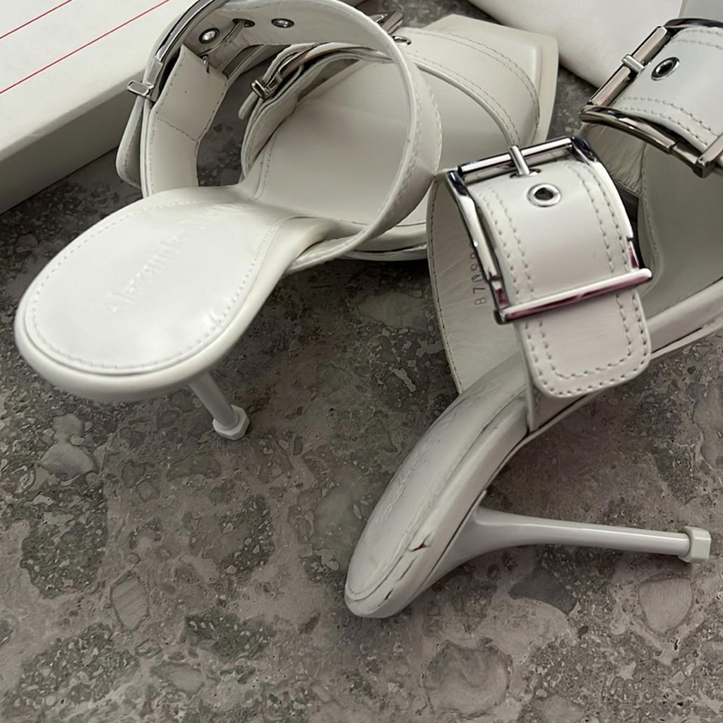 Alexander McQueen New Ivory/ Silver Size 37C New in Box Retail $1,090