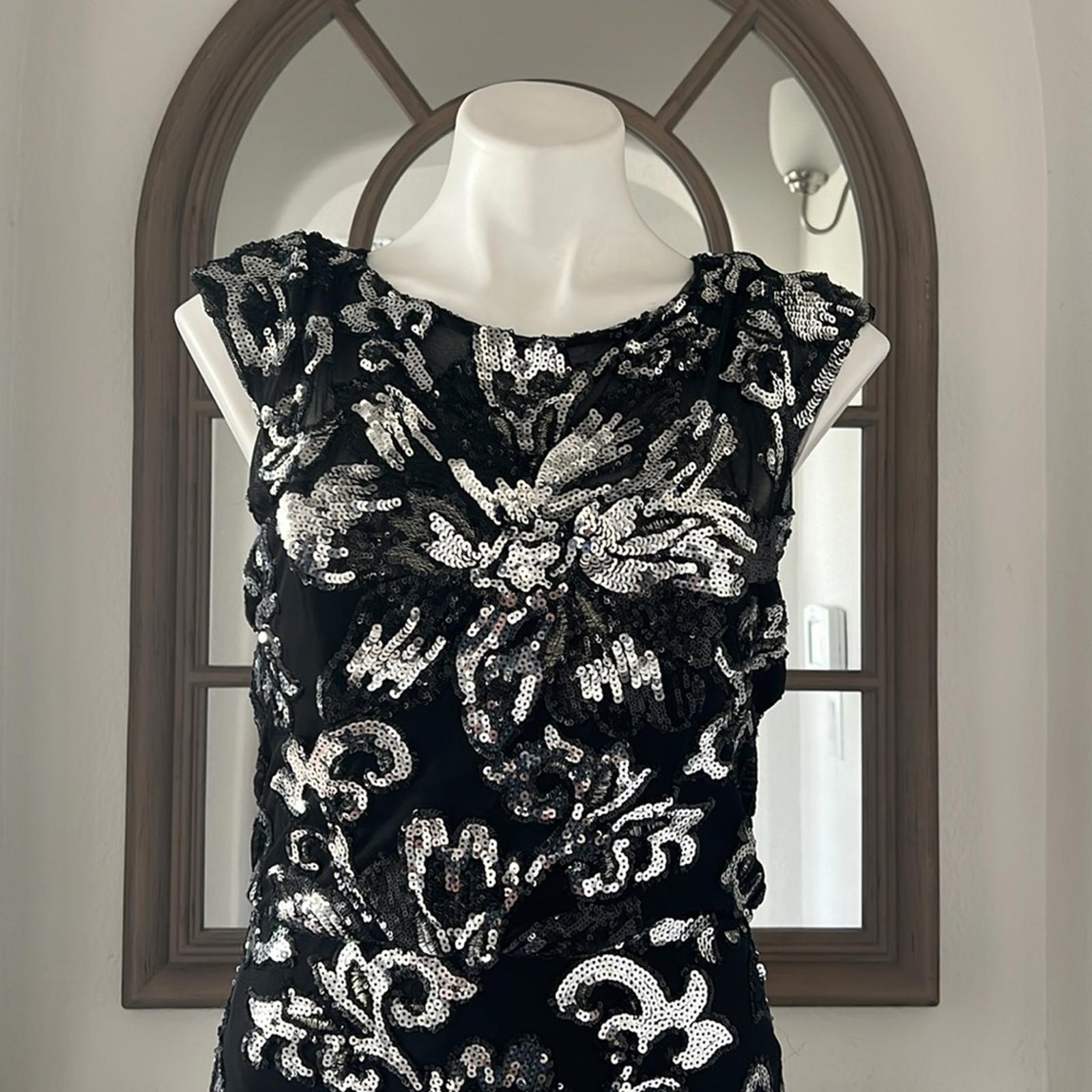 Badgley Mischka Midnight Swirl Long Formal Dress, Black Silver Size 10 $850