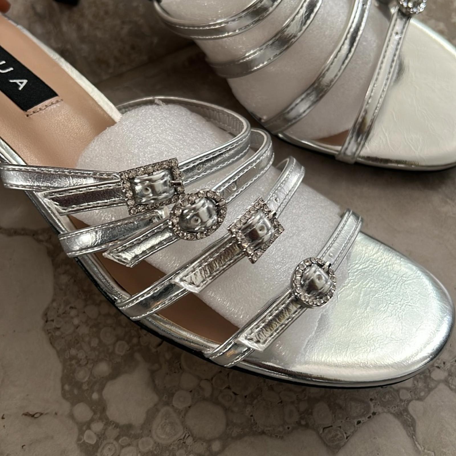 AQUA Luis Strappy Buckled Mid Heel Sandals in Silver, Size 8 NEW in Box