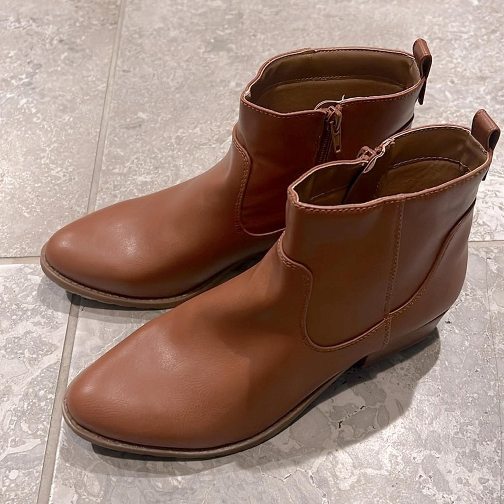 Style & Co. Memphyss Faux Leather Side Zip Ankle Boots Shoes, Cognac Size 9 NEW