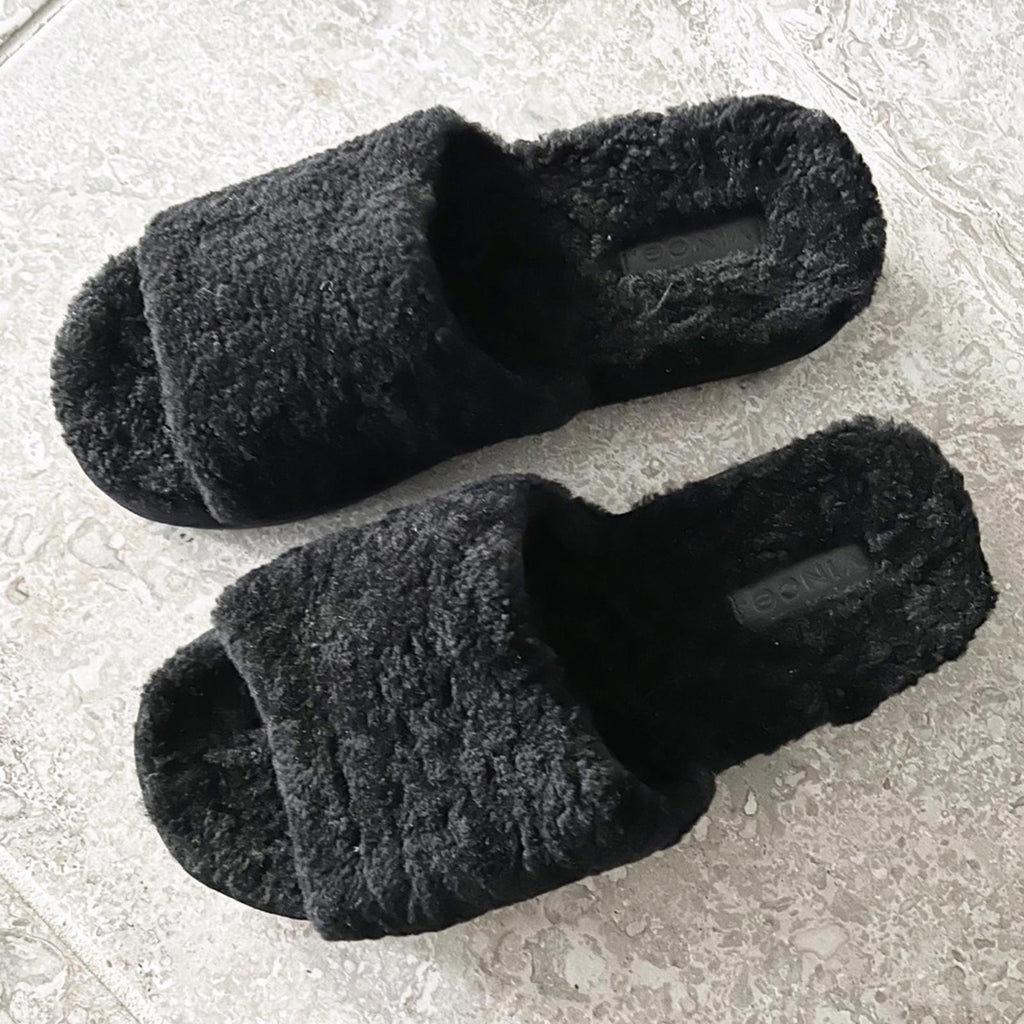 VINCE Real Fur Slide Sandals Cozy Slippers in Black, Size 7M New w/o Box