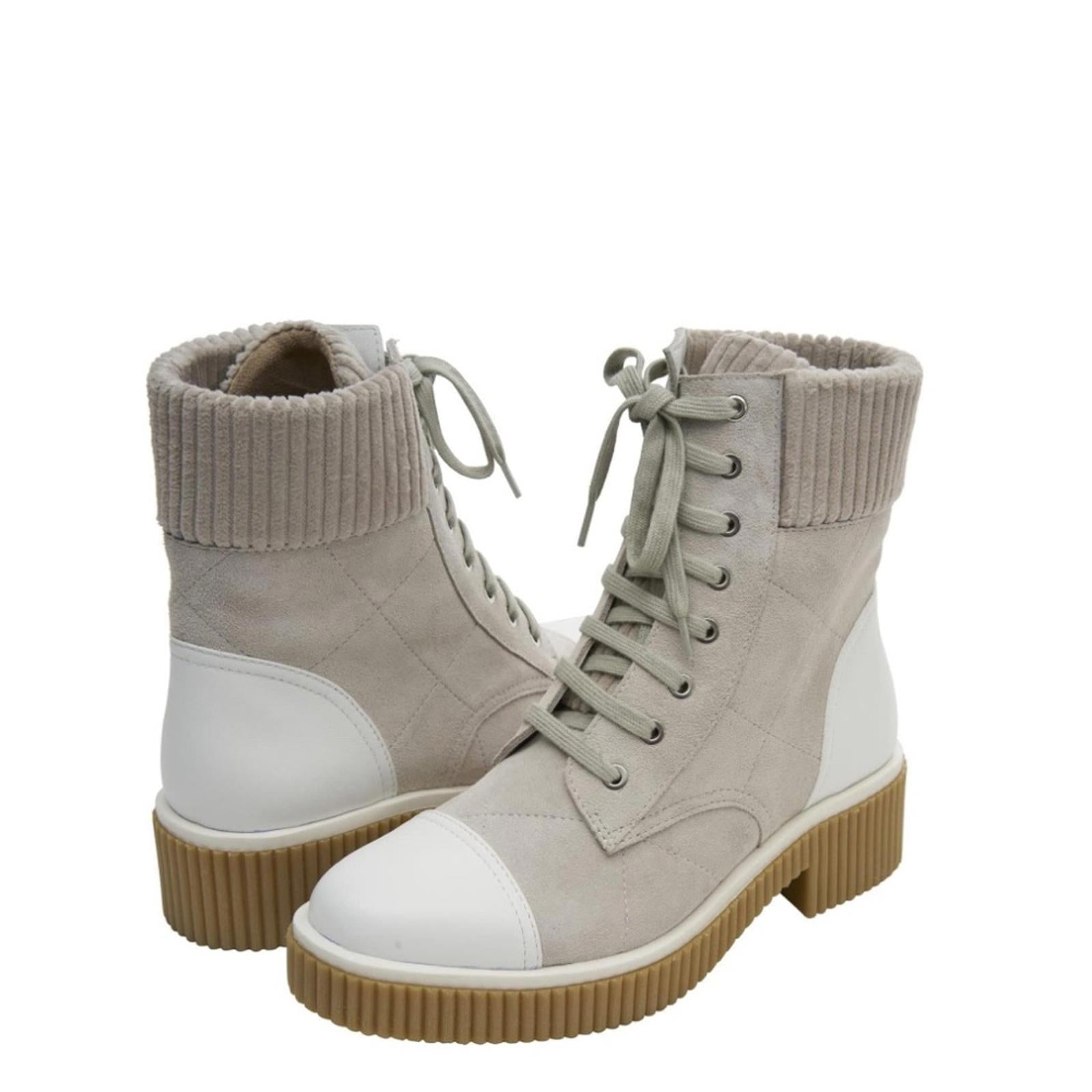 Vaneli Mage Boots in Light Grey Nival Combo, Size 7
New w/o Box Retail $250