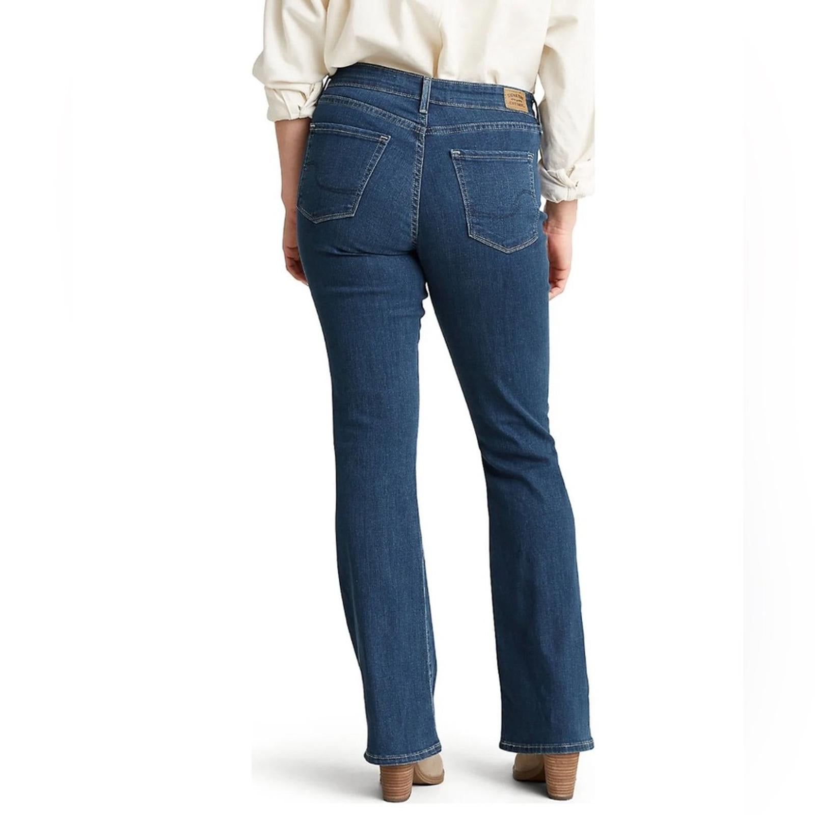 NWT Signature Levi Strauss Mid Rise Bootcut Jeans, Size 16 W33 L32 New w/Tag