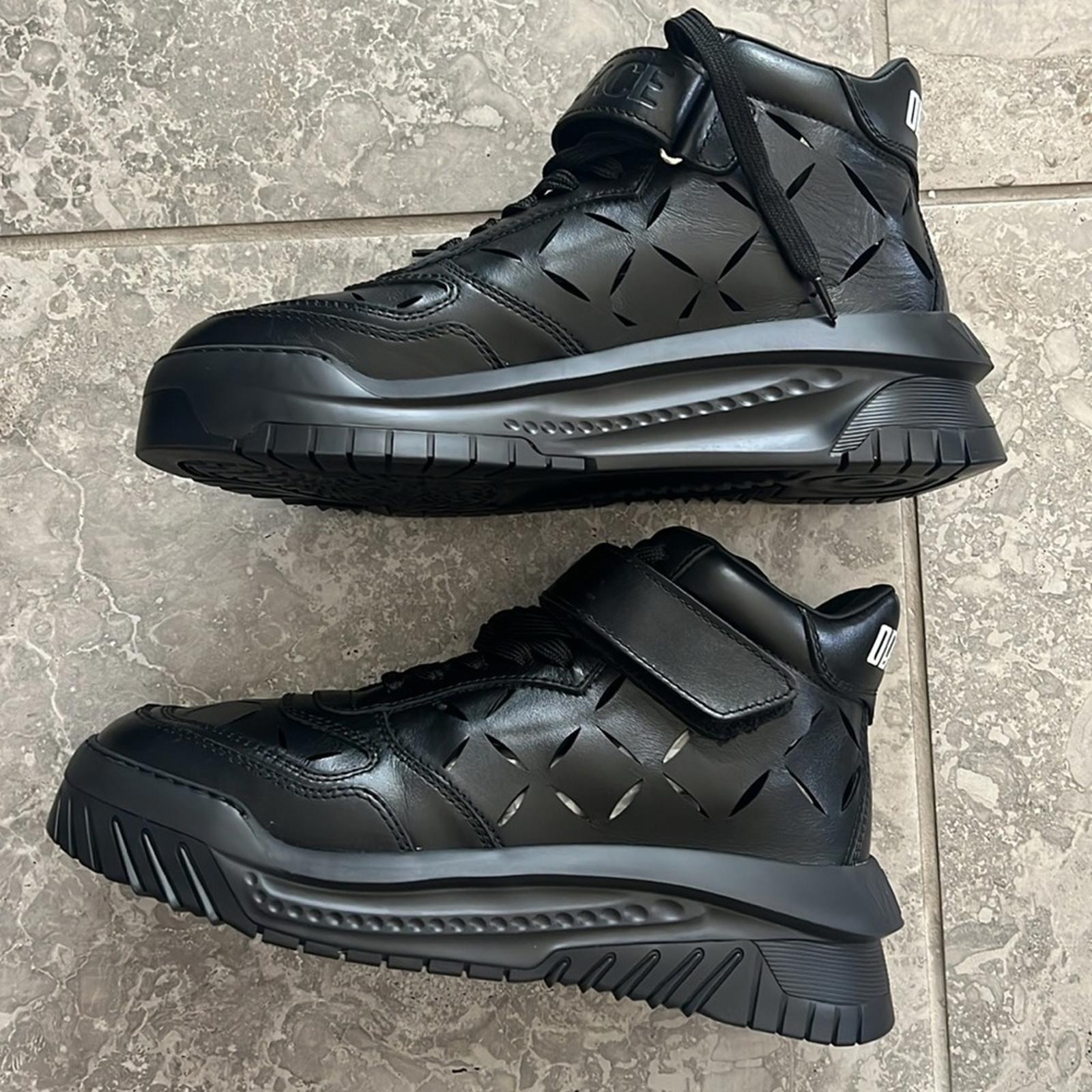 Versace Odissea Calf Leather High-Top Sneakers Black, Size 42 New in Box $1,175