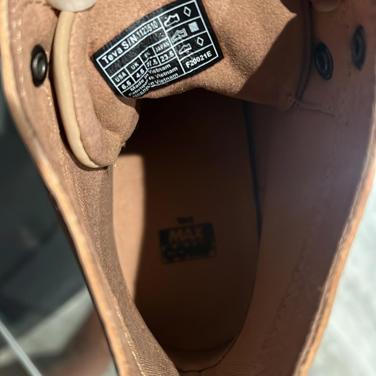 NEW Teva Midform Boots in Sand Dune, Size 6.5 New w/o Box