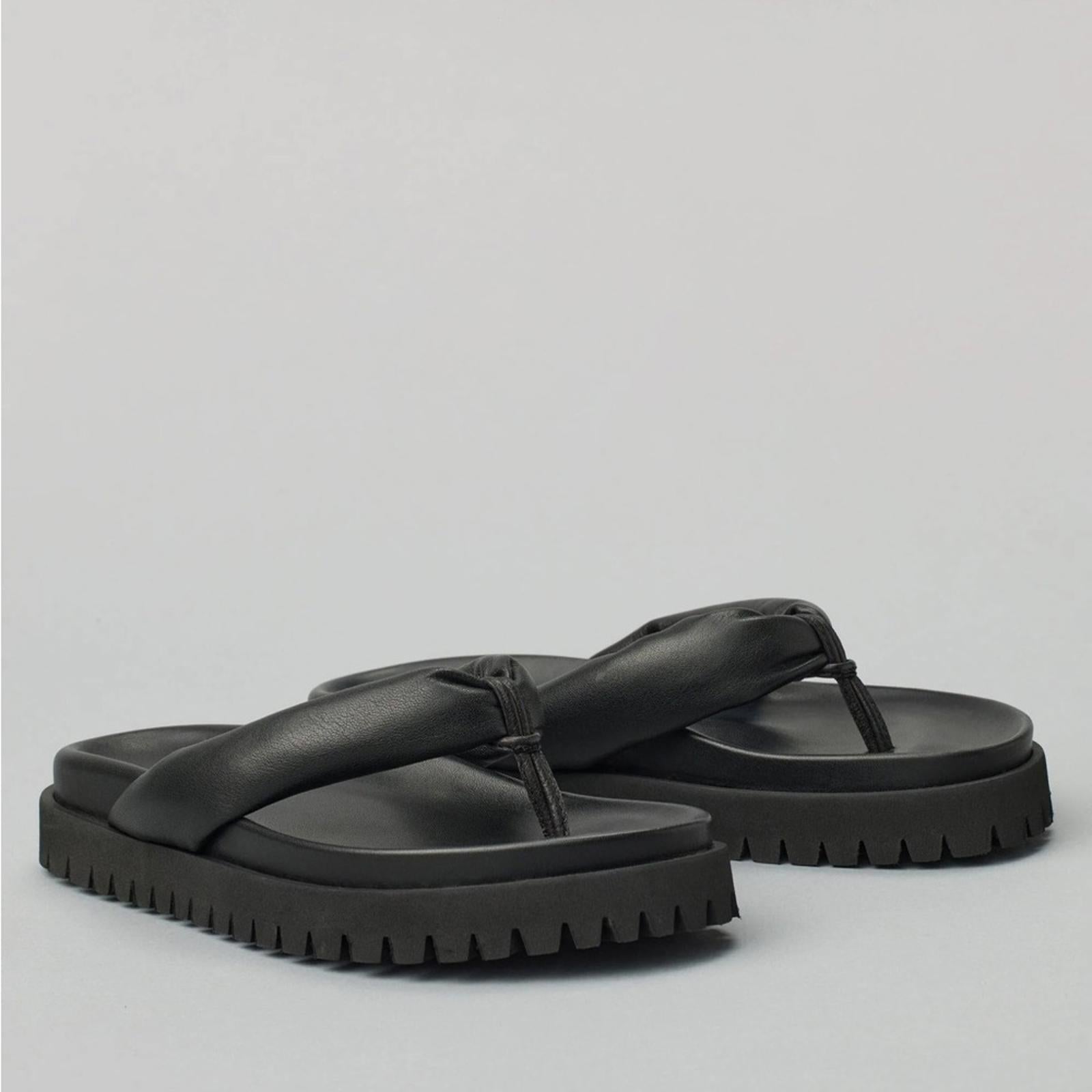 LITA by Ciara (Made in Italy) Lug Sole Thong Sandals, Black Size 42 EXCELLENT!