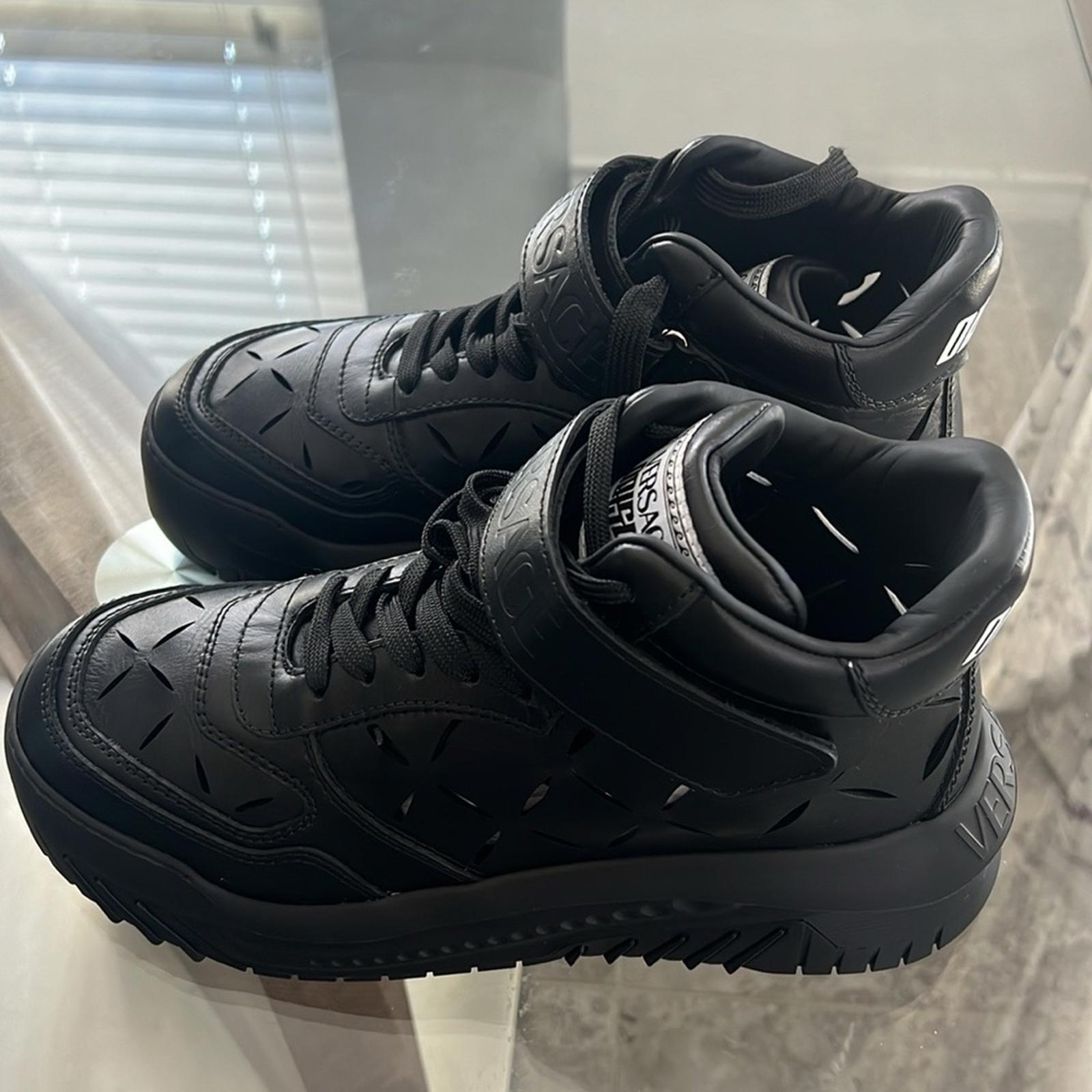 Versace Odissea Calf Leather High-Top Sneakers Black, Size 42 New in Box $1,175