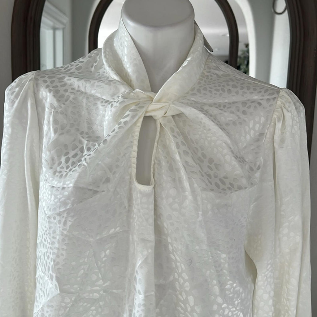 Status by Chenault Jacquard Twist Neck Blouse in Off White, Size L New w/Tag