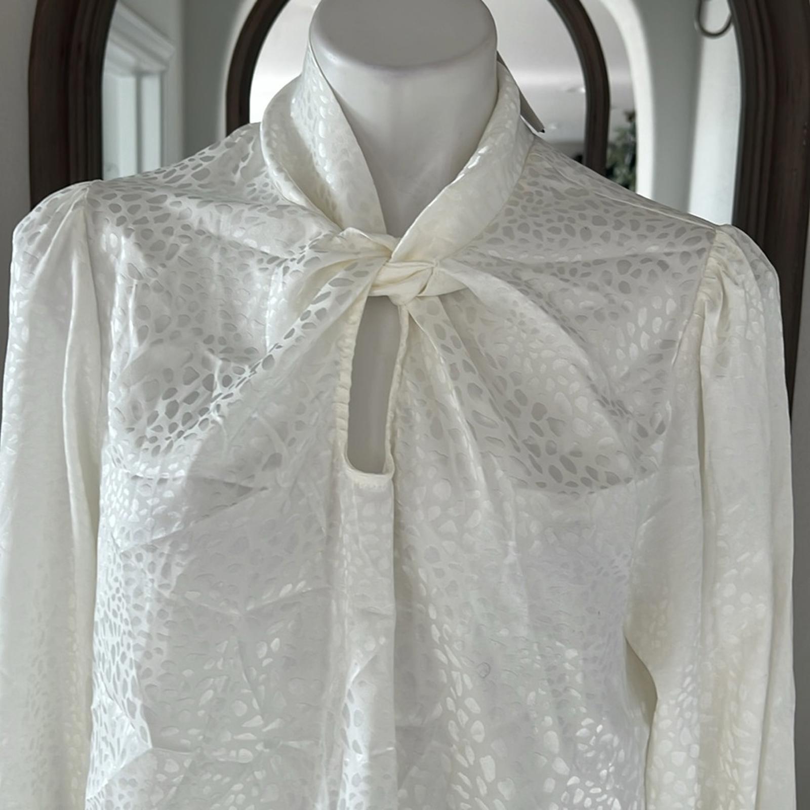 Status by Chenault Jacquard Twist Neck Blouse in Off White, Size L New w/Tag