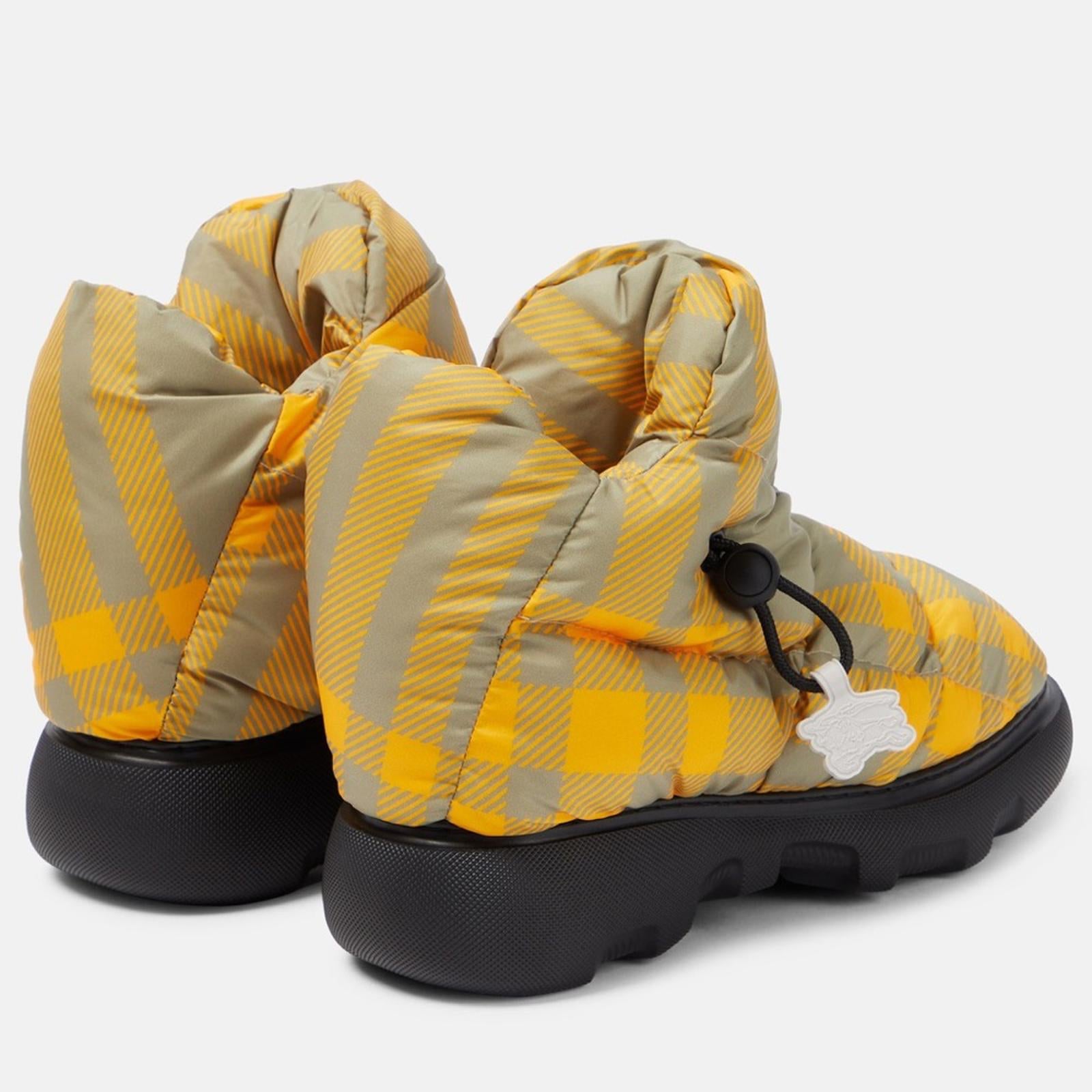 Burberry Check Pillow Padded Snow Boots, Size 40 NEW in Box $1,050 +DustBag