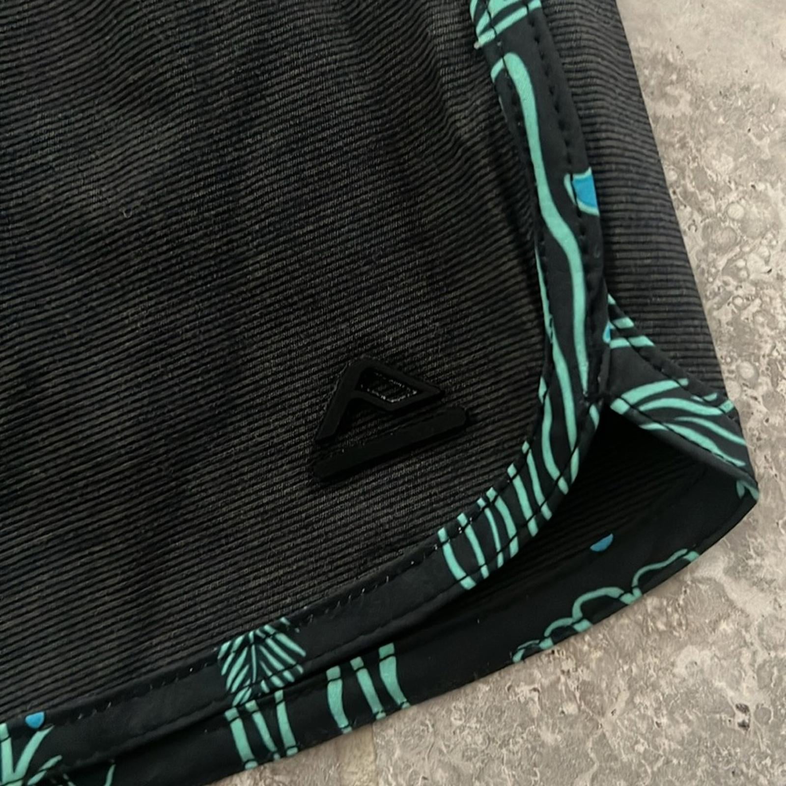 NWT REEF Men's Stryker Board Shorts, Size 29 New w/Tag Retail $55