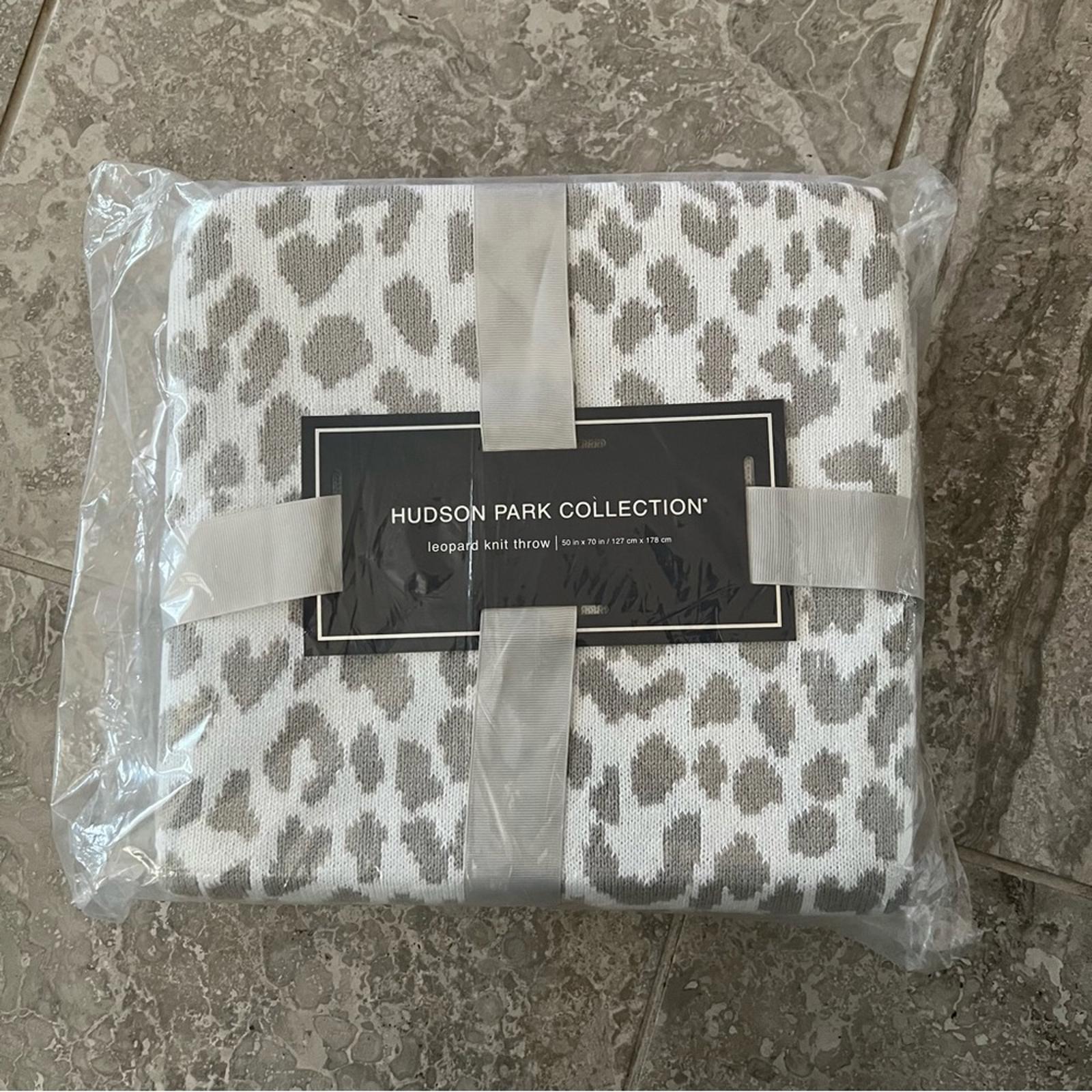 Hudson Park Leo Print Knit Throw, Size 50”x70” New w/Tag Retail $140