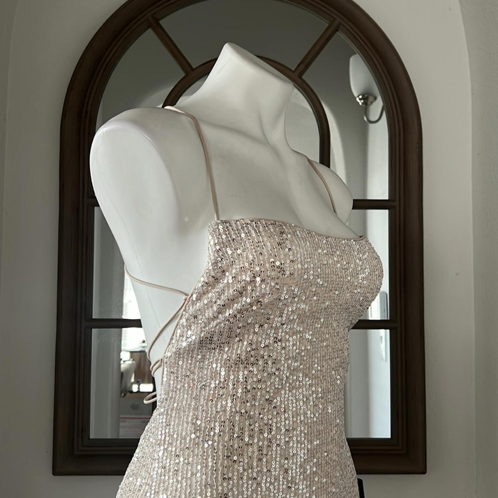 Mac Duggal IEENA Allover Sequin Strappy Open Back Gown in Nude Silver Size 4 NWT