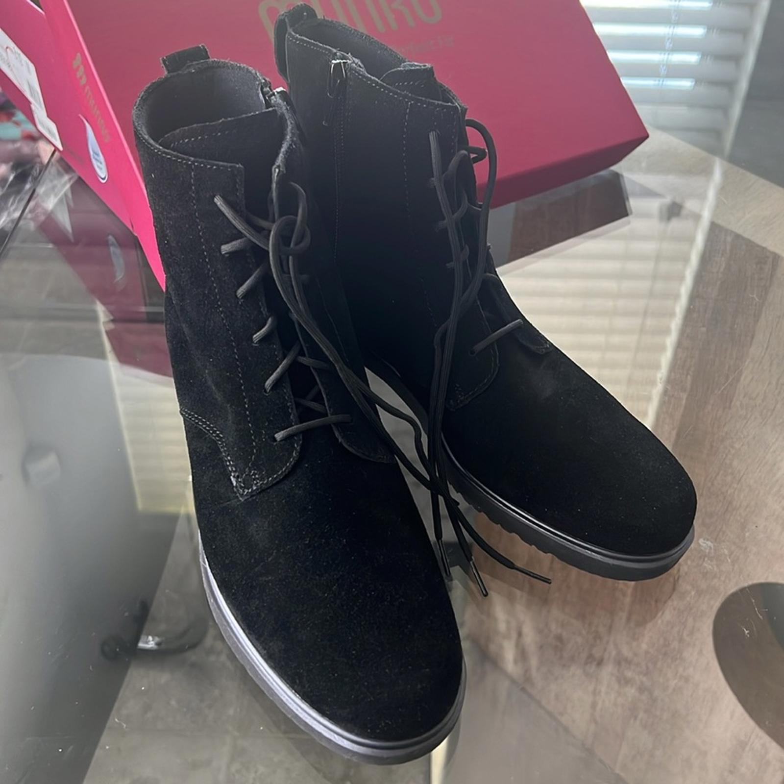 Munro Finnley Water Resistant Booties in Black, Size 8.5 New in Box