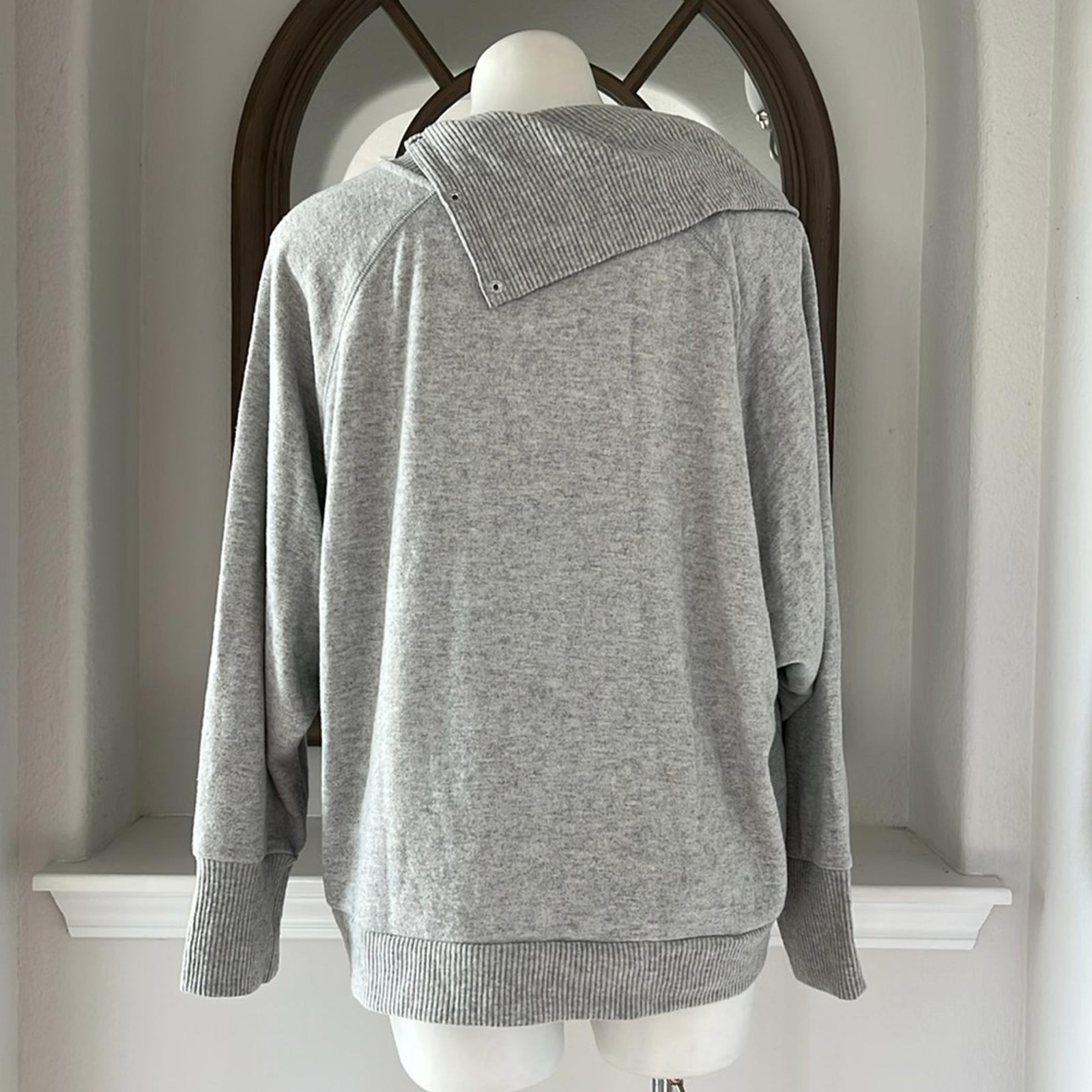 Vince Camuto Stretch Fold Over Neck w/Snaps Silver in Heather, Size XL New w/Tag