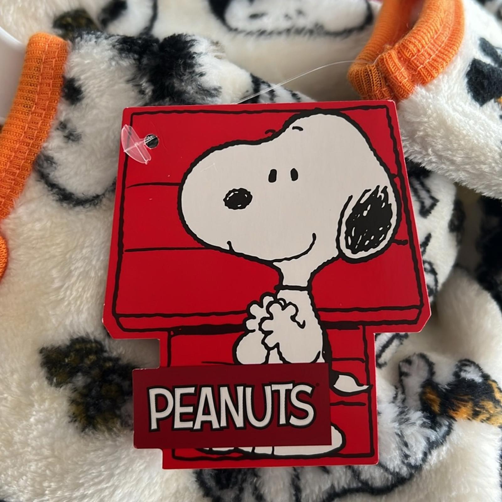 Peanuts Snoopy Footies/Onesie Size 6-9Months New w/Tag