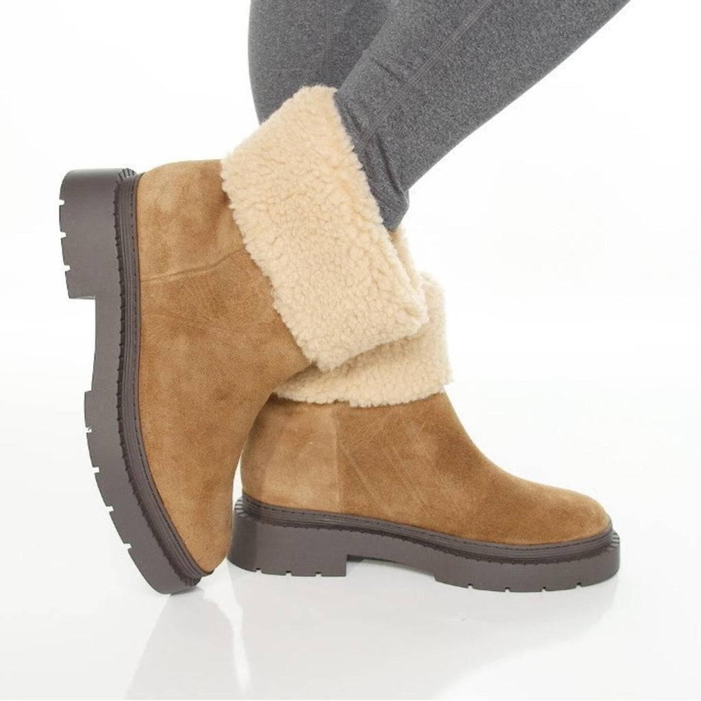 NEW Marc Fisher Lugsole Boots in Medium Natural Brown, Size 9 New in Box