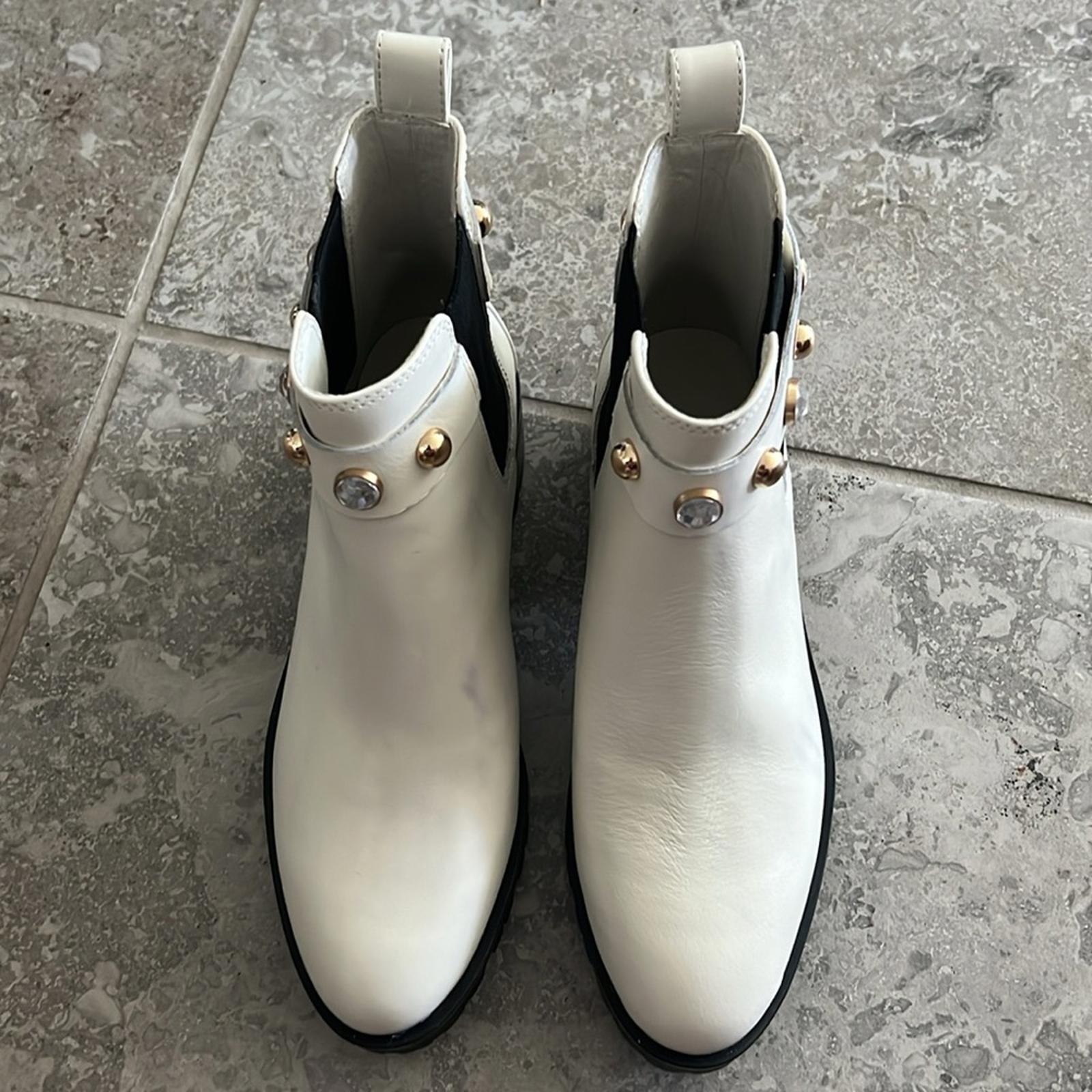 Karl Lagerfeld Paris Porshay Lug Sole Boots in Bone/White, Size 8 NEW $189