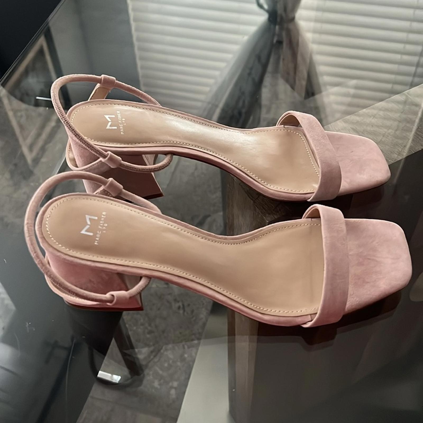 NWT Marc Fisher LTD Nabela Suede Sandals, Light Pink Size 11 New in Box