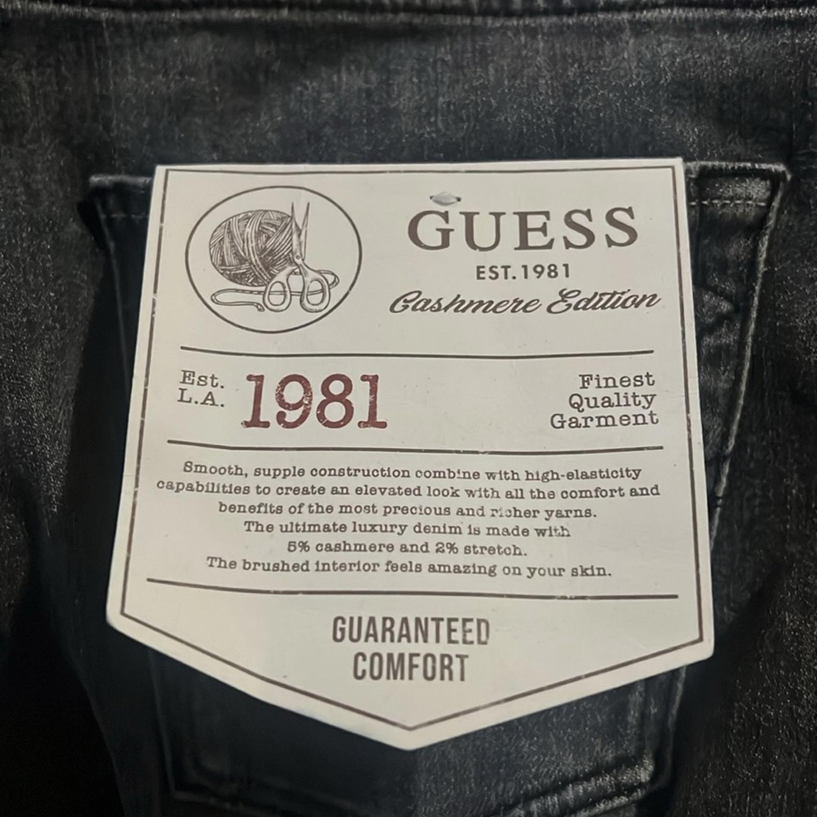 GUESS Men's Chris Slim-Straight Jeans, Size W33 x L32 NEW w/Tag $158