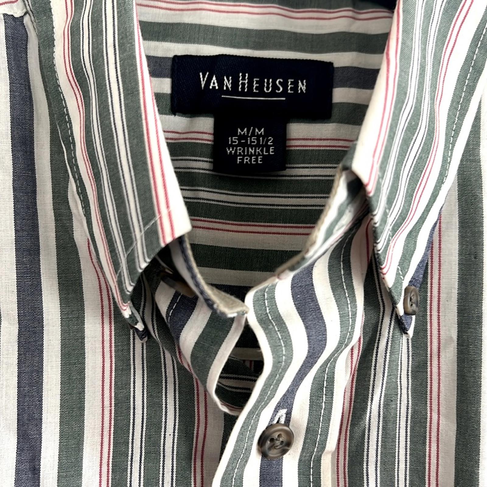 Van Heusen Wrinkle Free Casual Button Down Short Sleeve Shirt Size M (15-15.5)