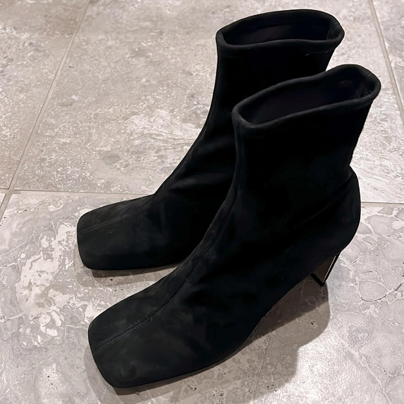 Nicholas Kirkwood Maeva Faux Pearl Stretch Booties in Black, Size 38.5 NEW $895