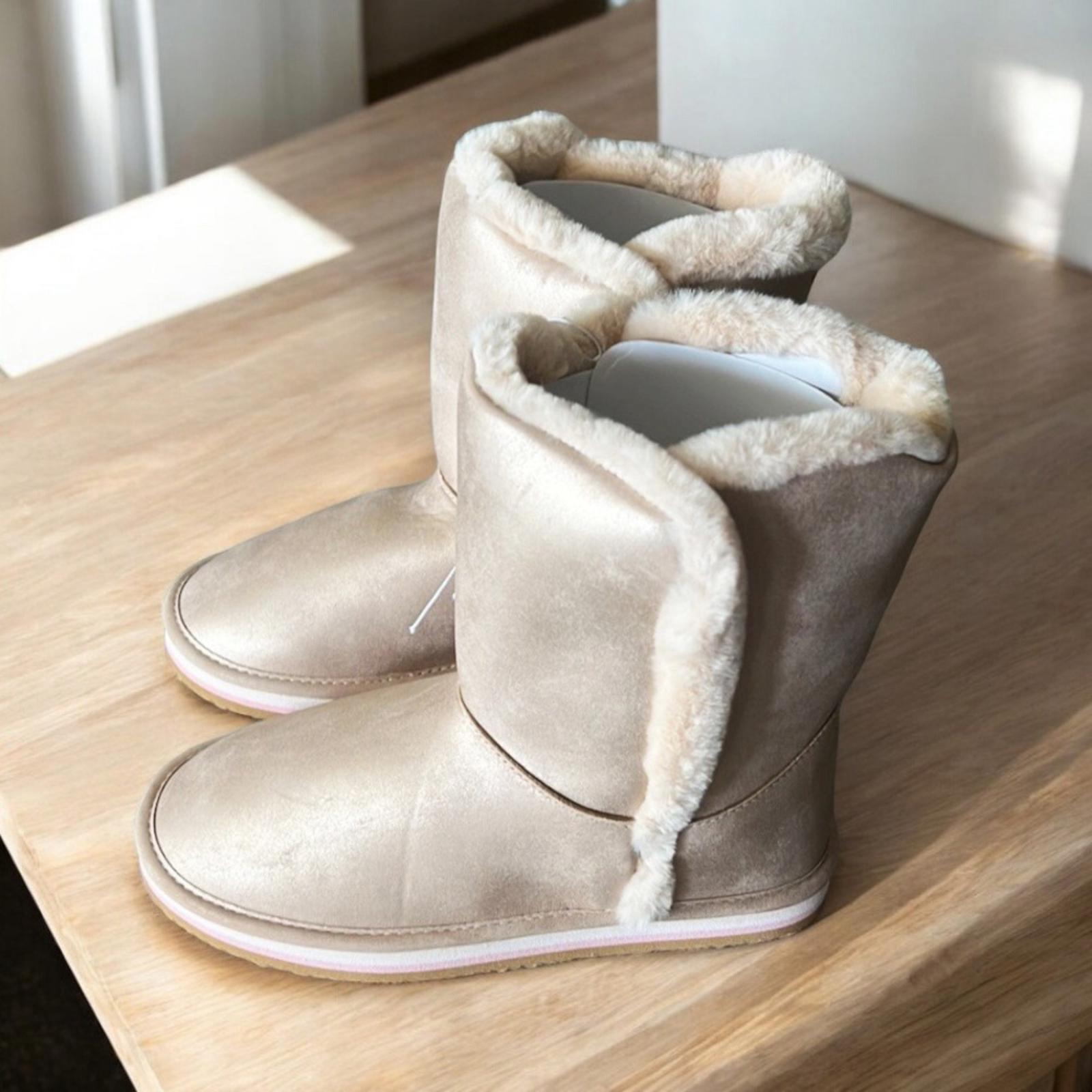Sugar Big Girls Milhoja Sueded Faux Fur Cozy Boots, Rose Gold Size 4 New in Box