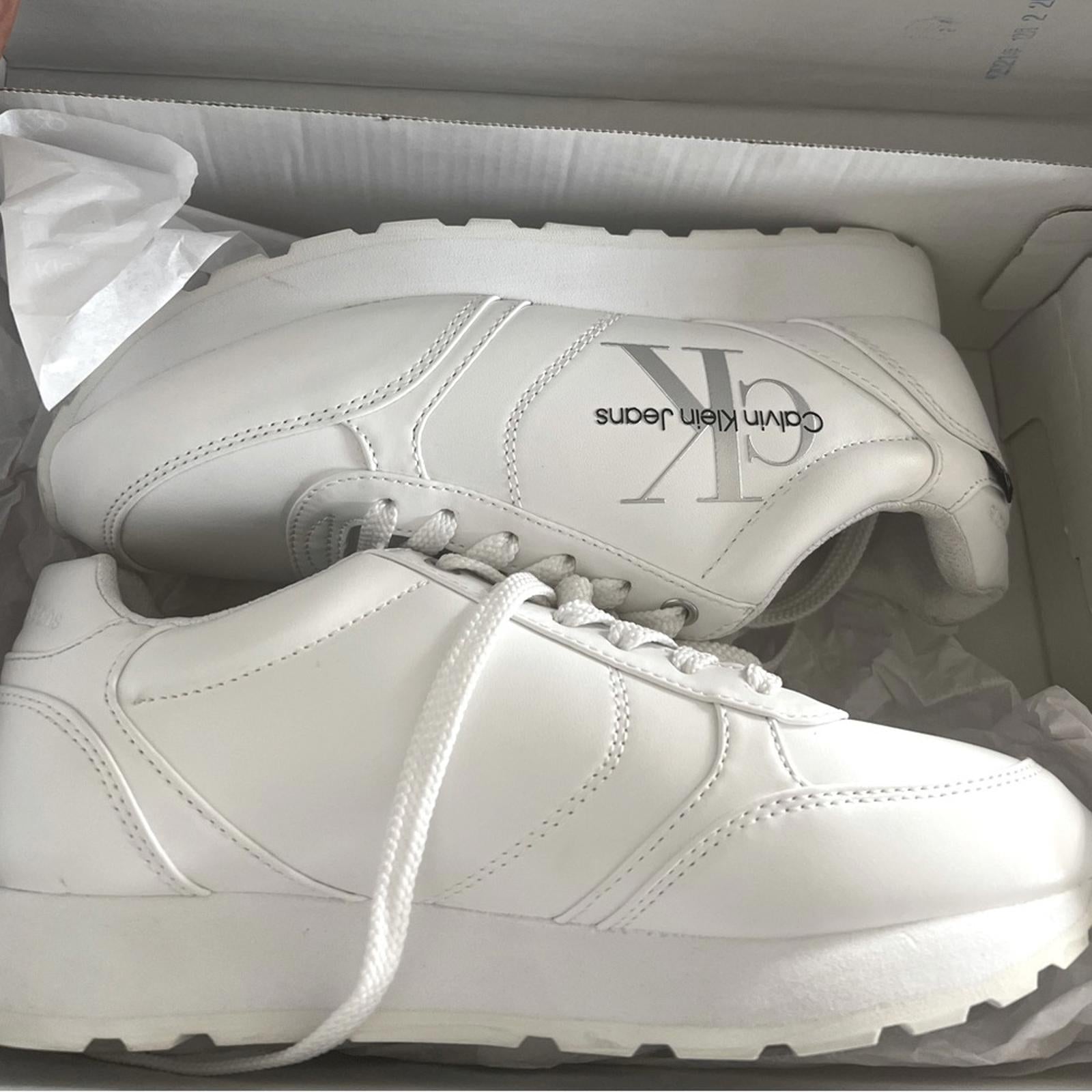 Calvin Klein Jeans Cayle Logo Casual Lace-Up Sneakers White Size 6.5M Retail $89