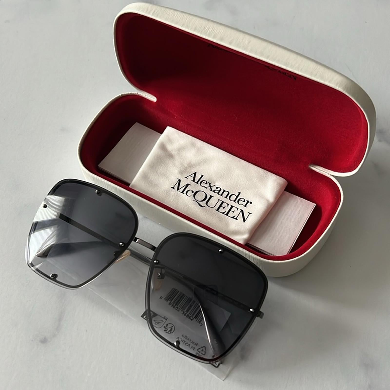 NEW Alexander McQUEEN Oversize Square Frame Sunglasses, 63mm New w/Case