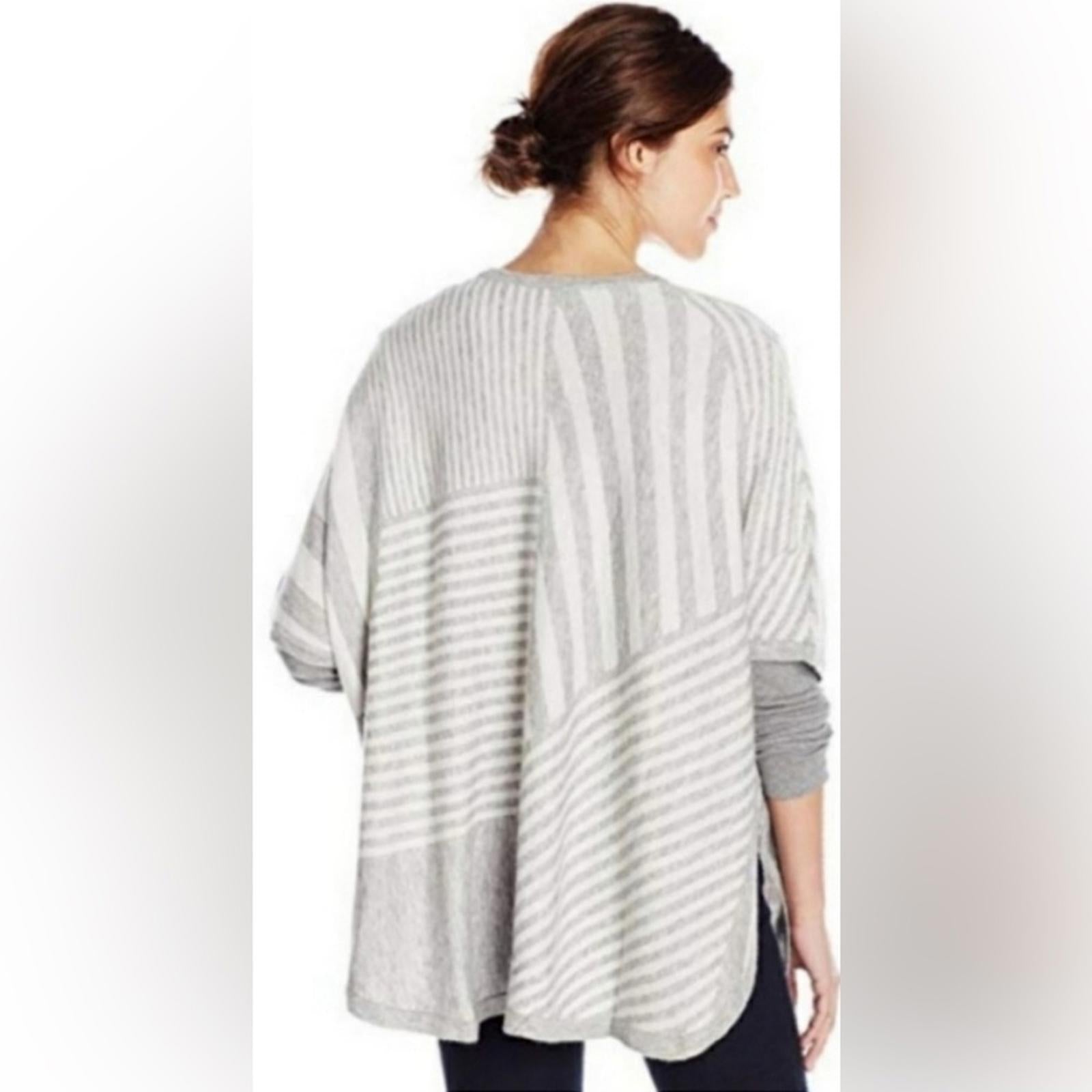 Splendid Op-Art Stripe Cashmere Blend Sweater Poncho Button Front S EXCELLENT