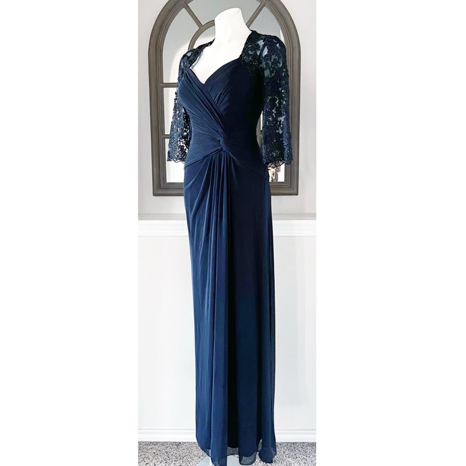 NWT La Femme Jersey Gown w/Knot Detail & Lace Sleeves, Size 4 New w/Tag $515