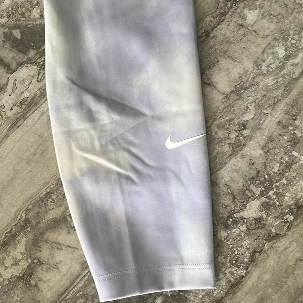 Nike One Icon Clash Mid-Rise Crop Leggings, Size XS (Thistle/White) NWT