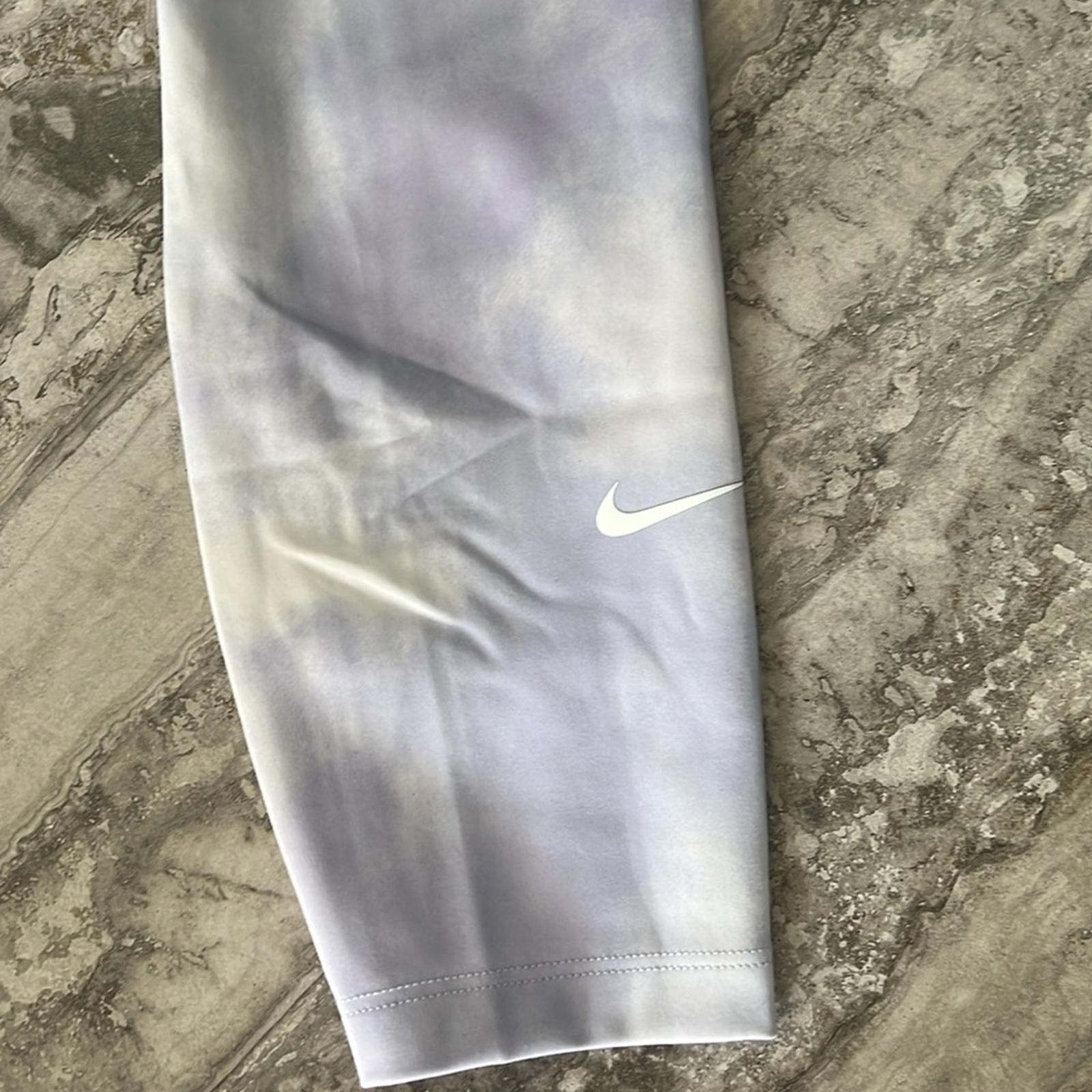 Nike One Icon Clash Mid-Rise Crop Leggings, Size XS (Thistle/White) NWT