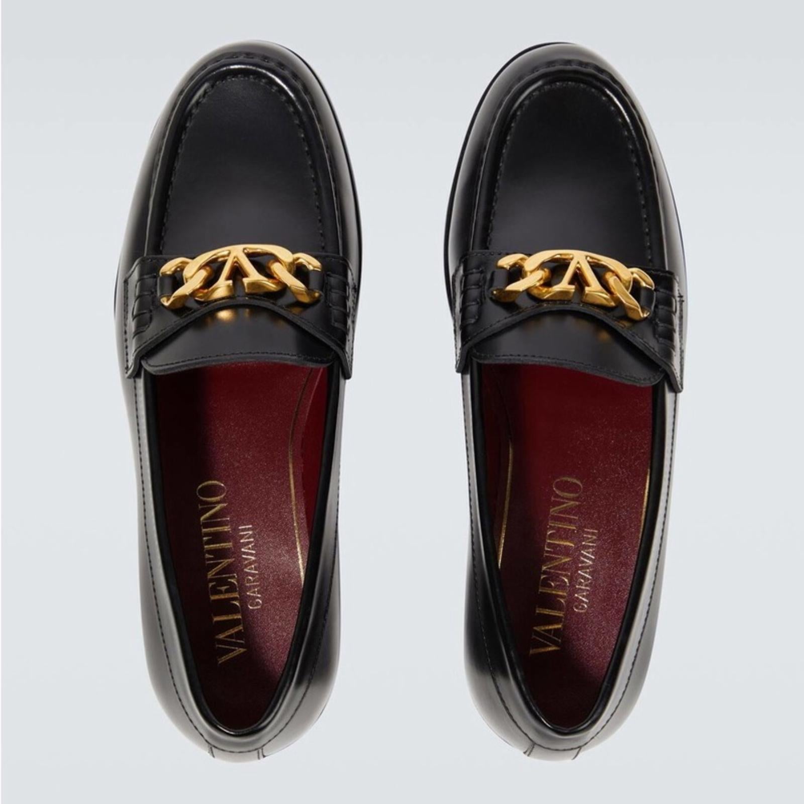 Valentino Garavani VLogo Chain Loafers in Black/Gold Size 42 NEW +DustBag $1,150