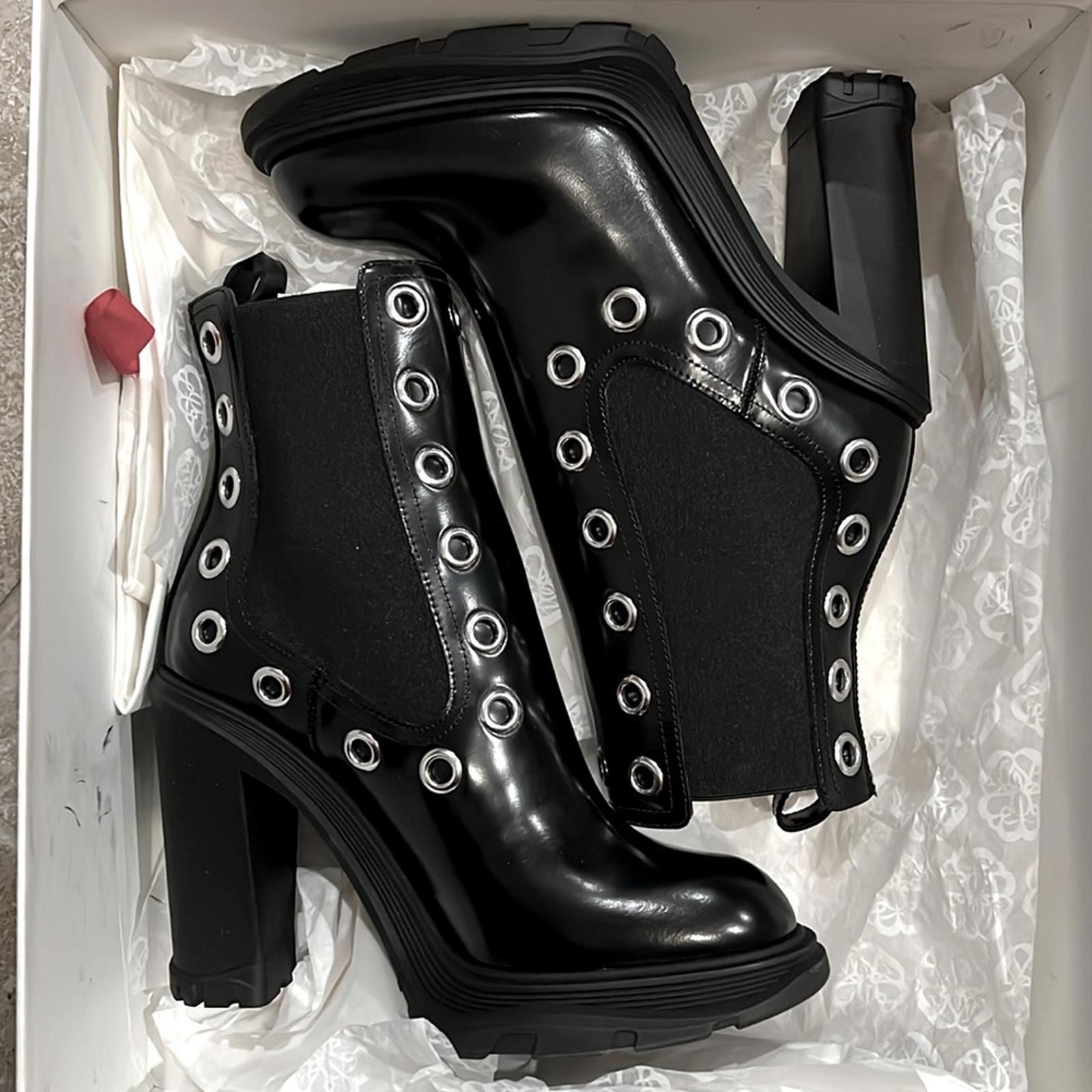 NEW Alexander McQueen Tread Grommet Embellished Boots Black Size 39.5, NWT $1290