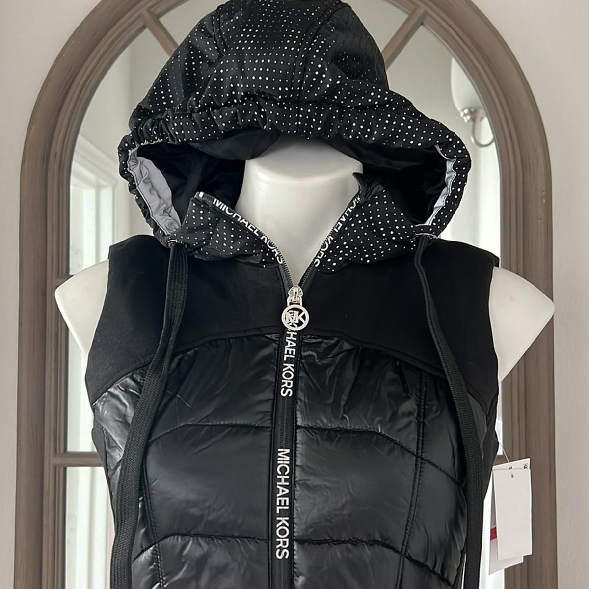 Michael Kors Puffer Hooded Zip Front Vest in Black, Size XS, New w/Tag