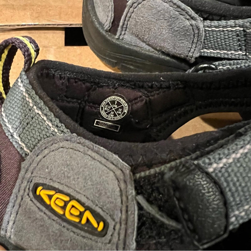 KEEN Newport H2 Sandals in Grey, NEW, Size 1