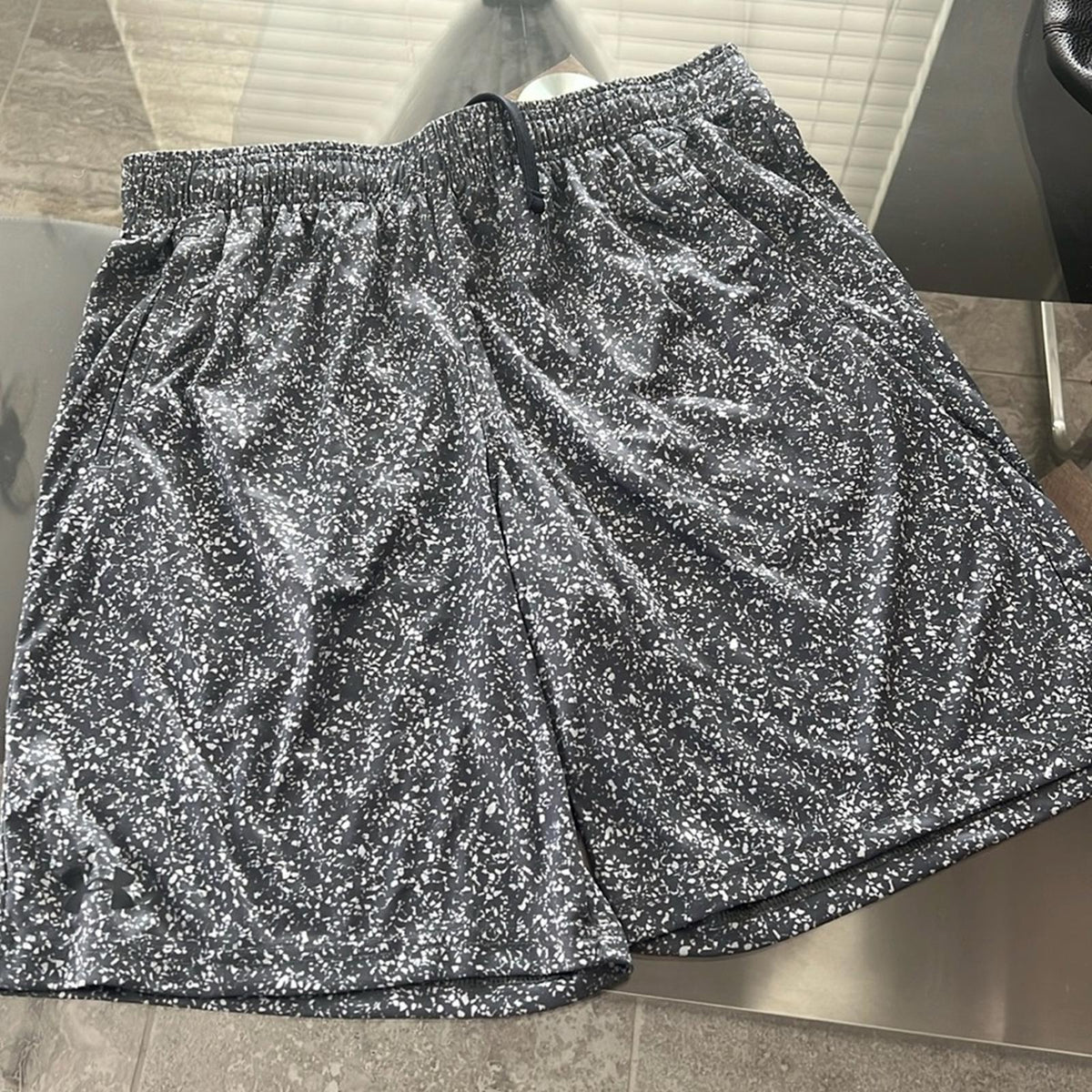 Under Armour Renegade 3.0 Printed Boy’s Loose Shorts, Grey Size YXL New w/Tag