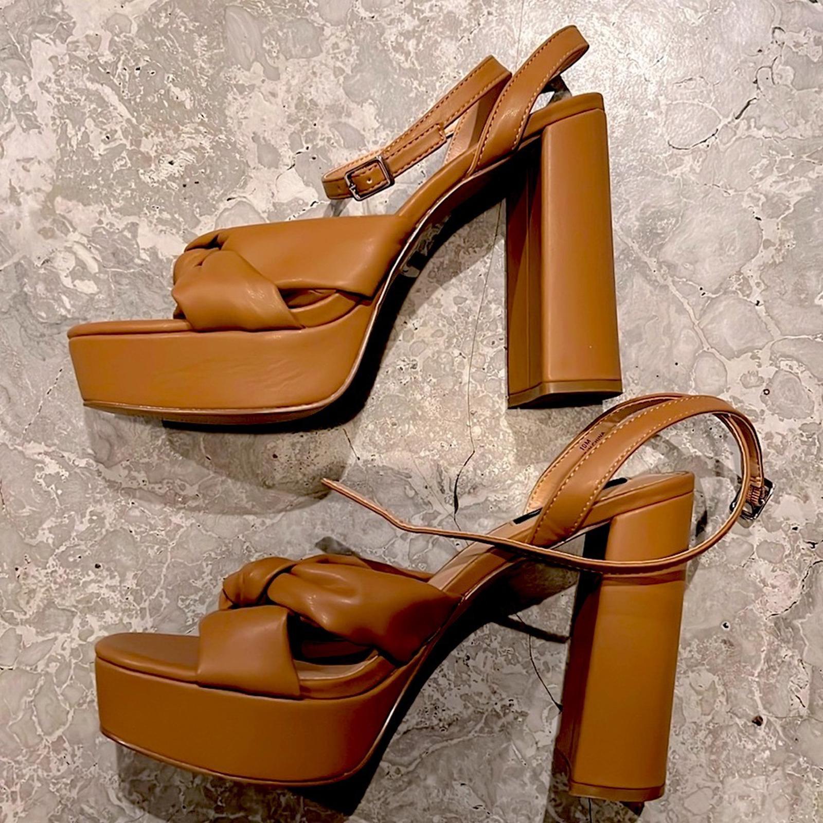 Bloomingdale’s Aqua Lory Platform High Heel Sandals in Camel, NEW, Size 10