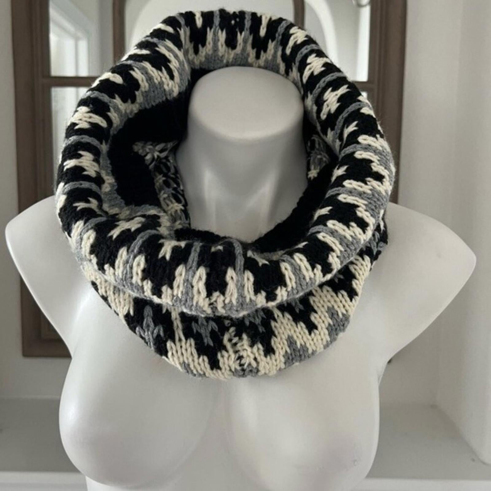 NWT Old Navy Neck Warmer in Knit Black Cream Grey, One Size, New w/Tag