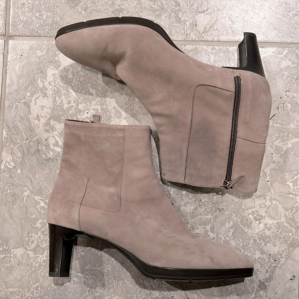 Aquatalia Danni Suede Weatherproof Ankle Boots (Made in Italy) Size 12 MSRP $495